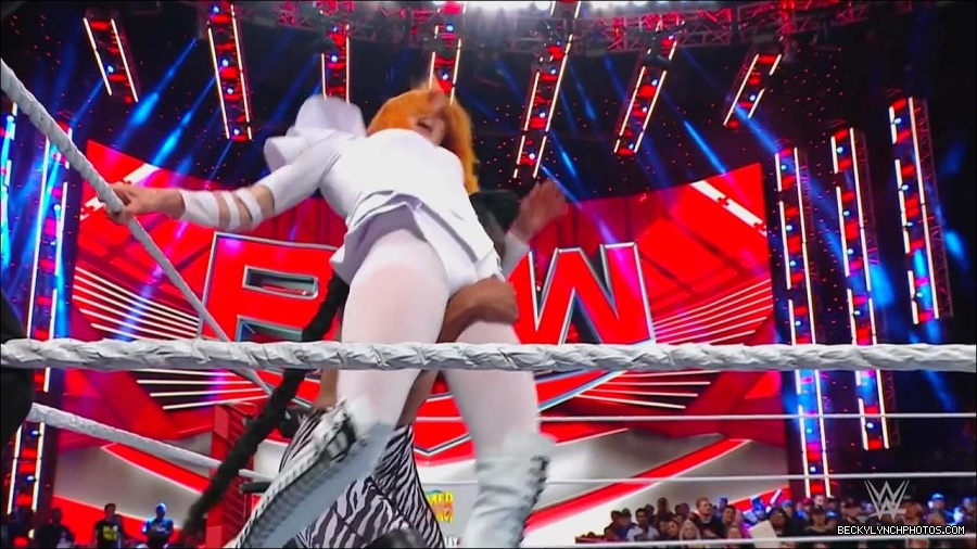 WWE_Monday_Night_RAW_2022_07_25_720p_HDTV_x264-Star_mkv_004461850.jpg