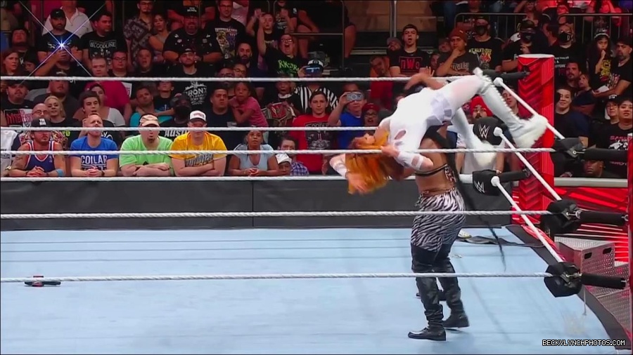 WWE_Monday_Night_RAW_2022_07_25_720p_HDTV_x264-Star_mkv_004462650.jpg
