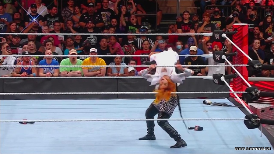 WWE_Monday_Night_RAW_2022_07_25_720p_HDTV_x264-Star_mkv_004463450.jpg