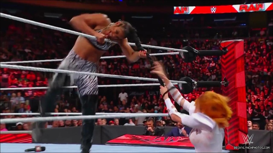 WWE_Monday_Night_RAW_2022_07_25_720p_HDTV_x264-Star_mkv_004469050.jpg