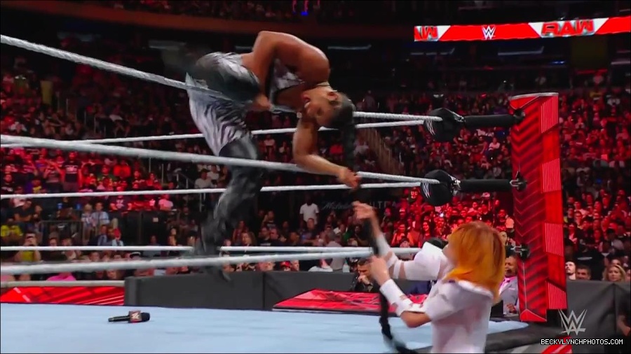 WWE_Monday_Night_RAW_2022_07_25_720p_HDTV_x264-Star_mkv_004469450.jpg