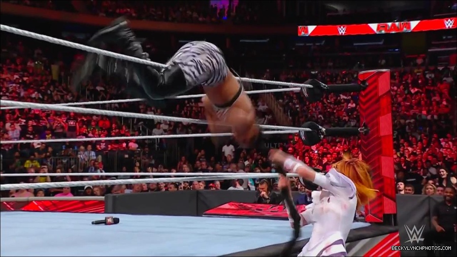 WWE_Monday_Night_RAW_2022_07_25_720p_HDTV_x264-Star_mkv_004469850.jpg