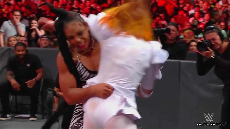 WWE_Monday_Night_RAW_2022_07_25_720p_HDTV_x264-Star_mkv_004475850.jpg