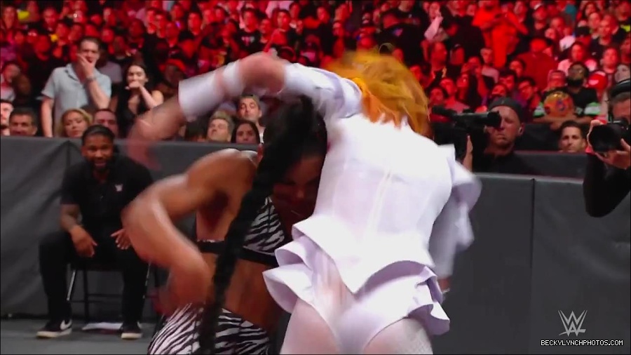WWE_Monday_Night_RAW_2022_07_25_720p_HDTV_x264-Star_mkv_004476250.jpg
