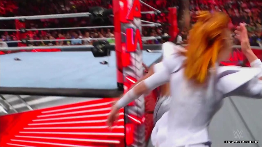 WWE_Monday_Night_RAW_2022_07_25_720p_HDTV_x264-Star_mkv_004478250.jpg