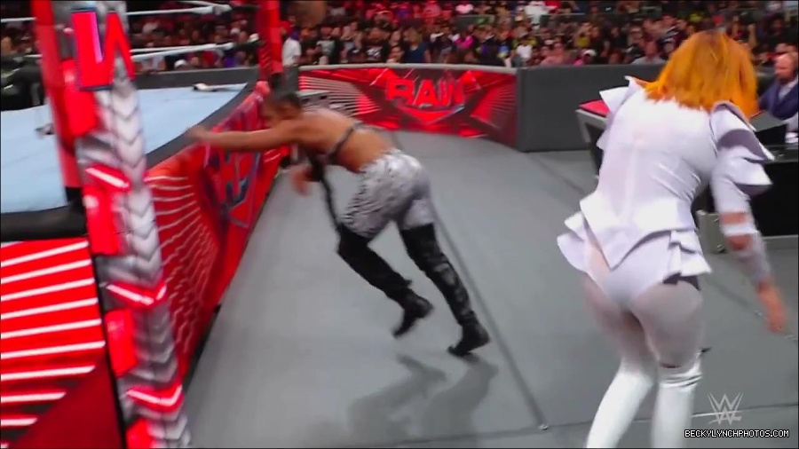 WWE_Monday_Night_RAW_2022_07_25_720p_HDTV_x264-Star_mkv_004479050.jpg