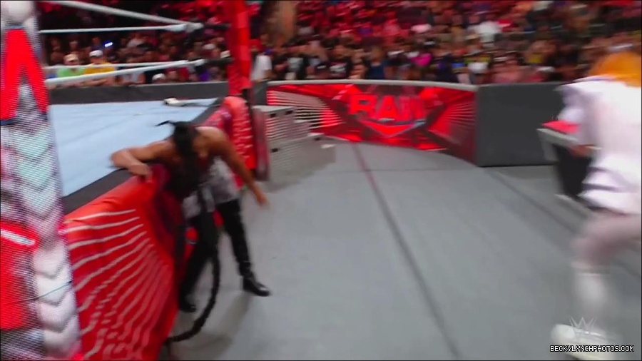 WWE_Monday_Night_RAW_2022_07_25_720p_HDTV_x264-Star_mkv_004480250.jpg