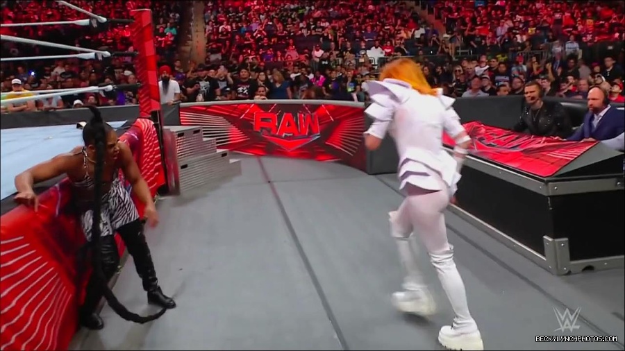 WWE_Monday_Night_RAW_2022_07_25_720p_HDTV_x264-Star_mkv_004480650.jpg