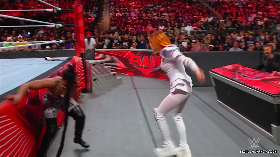 WWE_Monday_Night_RAW_2022_07_25_720p_HDTV_x264-Star_mkv_004481050.jpg