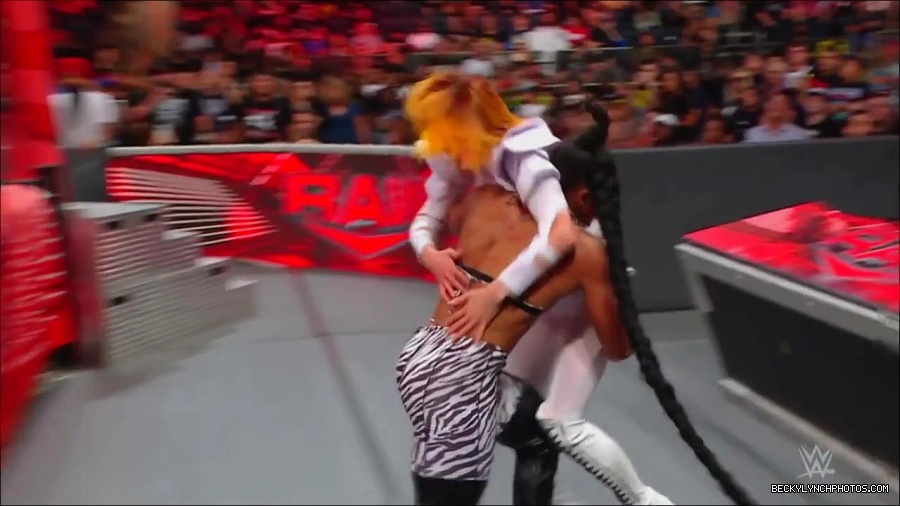 WWE_Monday_Night_RAW_2022_07_25_720p_HDTV_x264-Star_mkv_004481850.jpg