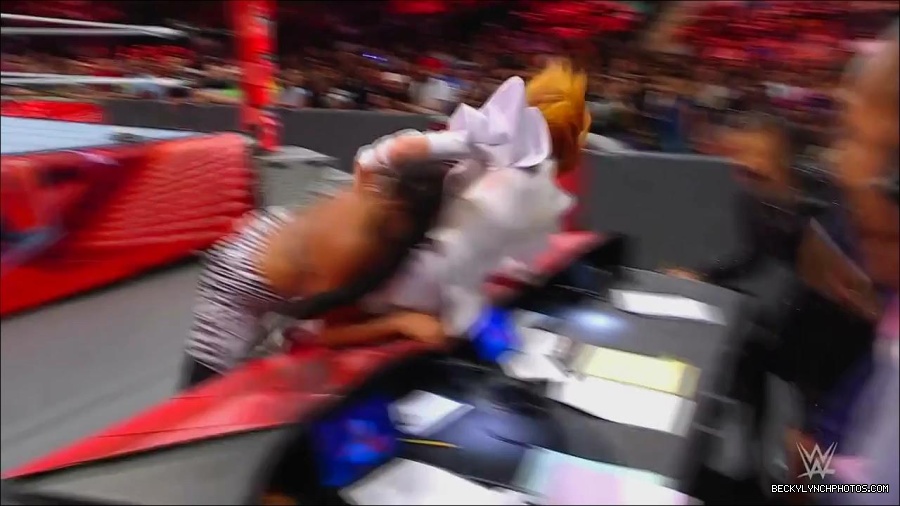 WWE_Monday_Night_RAW_2022_07_25_720p_HDTV_x264-Star_mkv_004482650.jpg