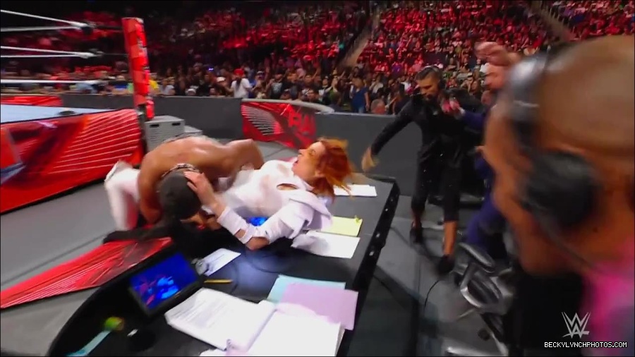 WWE_Monday_Night_RAW_2022_07_25_720p_HDTV_x264-Star_mkv_004483050.jpg