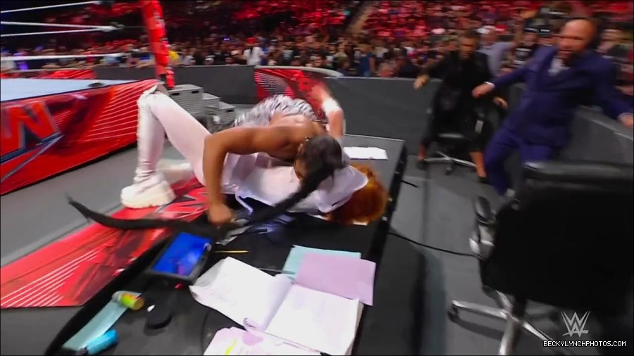 WWE_Monday_Night_RAW_2022_07_25_720p_HDTV_x264-Star_mkv_004483850.jpg