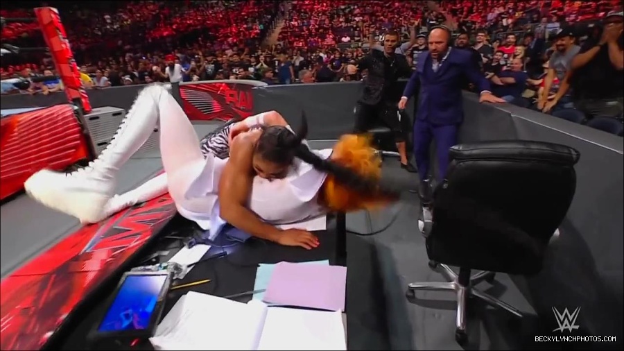 WWE_Monday_Night_RAW_2022_07_25_720p_HDTV_x264-Star_mkv_004484250.jpg