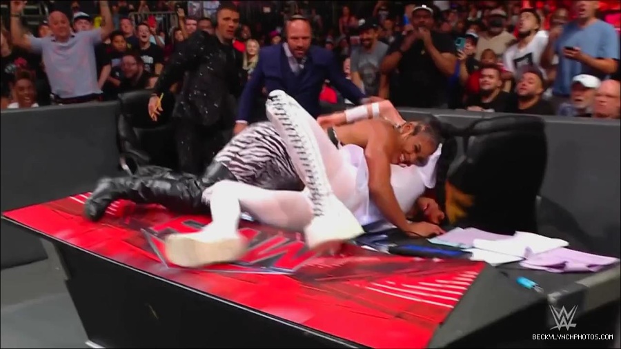 WWE_Monday_Night_RAW_2022_07_25_720p_HDTV_x264-Star_mkv_004484650.jpg