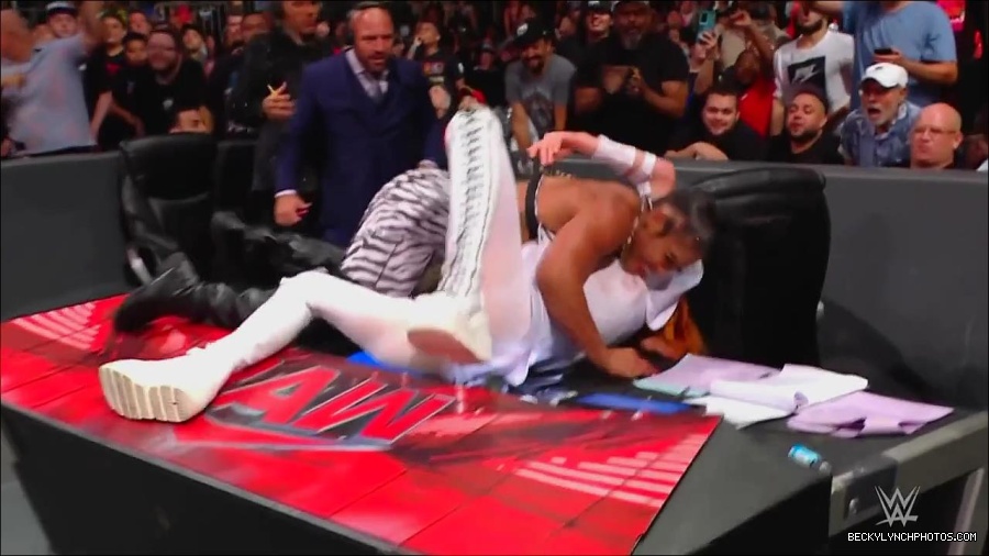 WWE_Monday_Night_RAW_2022_07_25_720p_HDTV_x264-Star_mkv_004485050.jpg