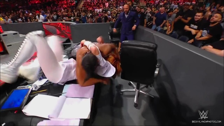 WWE_Monday_Night_RAW_2022_07_25_720p_HDTV_x264-Star_mkv_004485450.jpg
