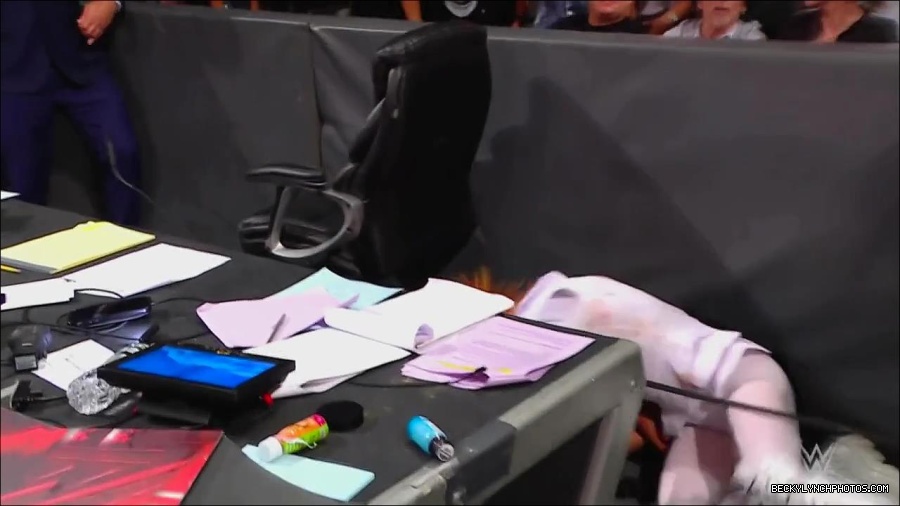 WWE_Monday_Night_RAW_2022_07_25_720p_HDTV_x264-Star_mkv_004487450.jpg