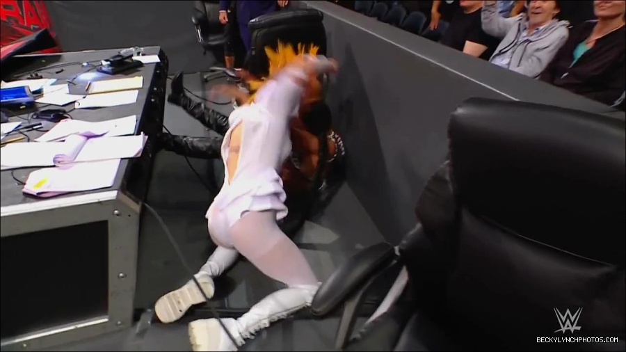 WWE_Monday_Night_RAW_2022_07_25_720p_HDTV_x264-Star_mkv_004489050.jpg