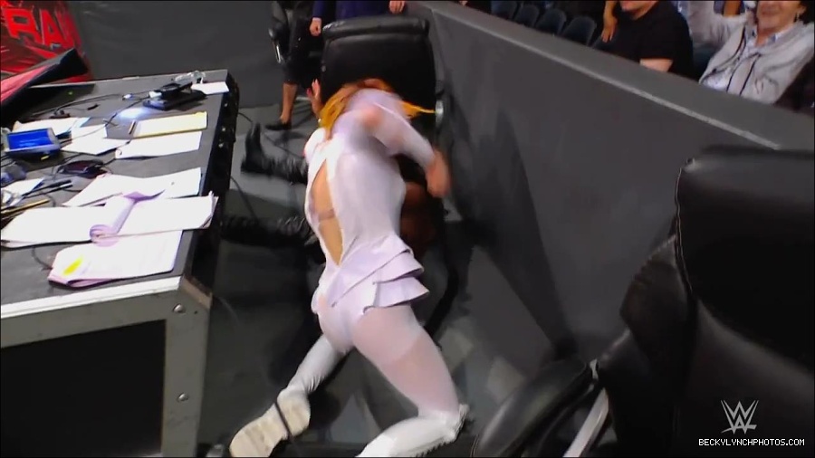 WWE_Monday_Night_RAW_2022_07_25_720p_HDTV_x264-Star_mkv_004489450.jpg