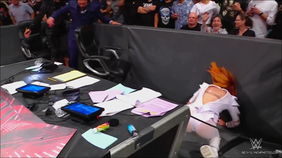 WWE_Monday_Night_RAW_2022_07_25_720p_HDTV_x264-Star_mkv_004491050.jpg