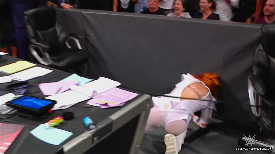 WWE_Monday_Night_RAW_2022_07_25_720p_HDTV_x264-Star_mkv_004491450.jpg