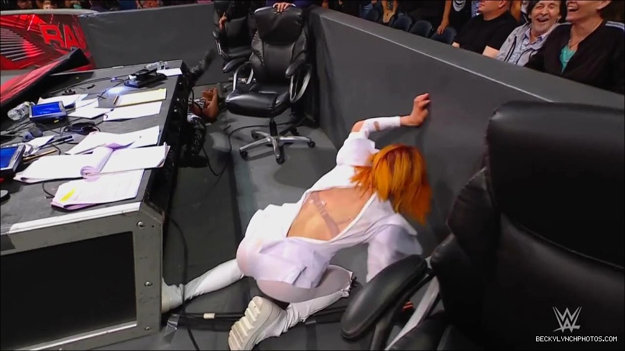WWE_Monday_Night_RAW_2022_07_25_720p_HDTV_x264-Star_mkv_004492650.jpg