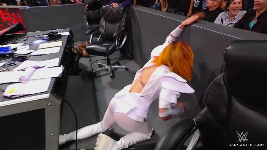 WWE_Monday_Night_RAW_2022_07_25_720p_HDTV_x264-Star_mkv_004493050.jpg