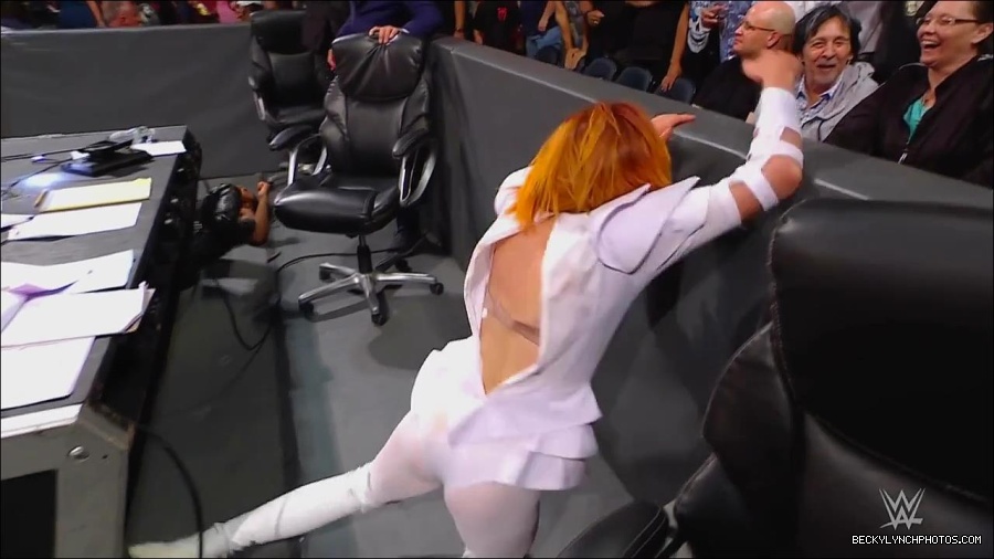 WWE_Monday_Night_RAW_2022_07_25_720p_HDTV_x264-Star_mkv_004493450.jpg