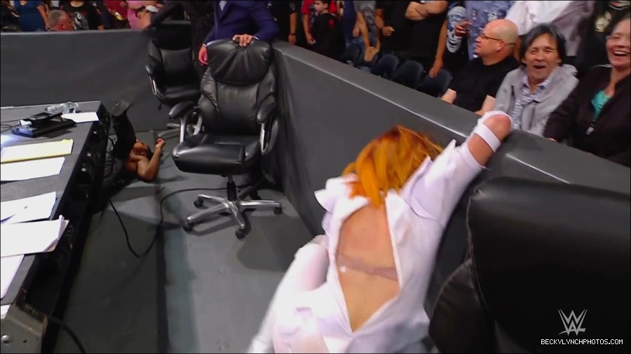 WWE_Monday_Night_RAW_2022_07_25_720p_HDTV_x264-Star_mkv_004493850.jpg