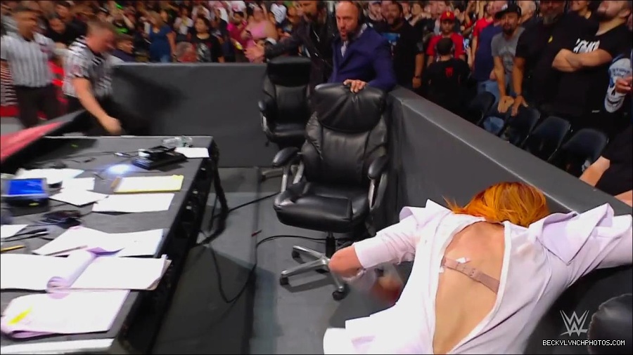 WWE_Monday_Night_RAW_2022_07_25_720p_HDTV_x264-Star_mkv_004495050.jpg