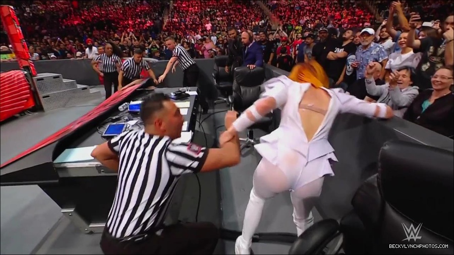 WWE_Monday_Night_RAW_2022_07_25_720p_HDTV_x264-Star_mkv_004496250.jpg