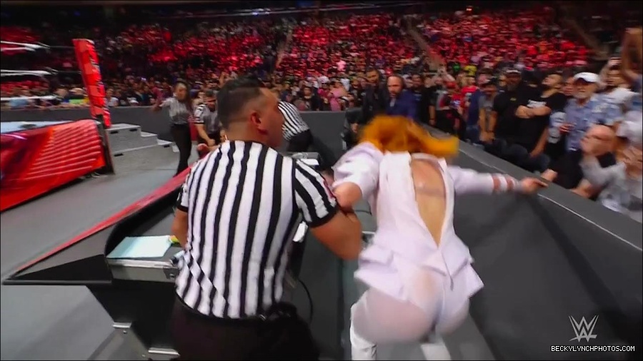 WWE_Monday_Night_RAW_2022_07_25_720p_HDTV_x264-Star_mkv_004496650.jpg