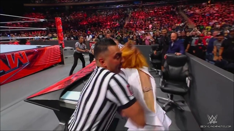 WWE_Monday_Night_RAW_2022_07_25_720p_HDTV_x264-Star_mkv_004497050.jpg
