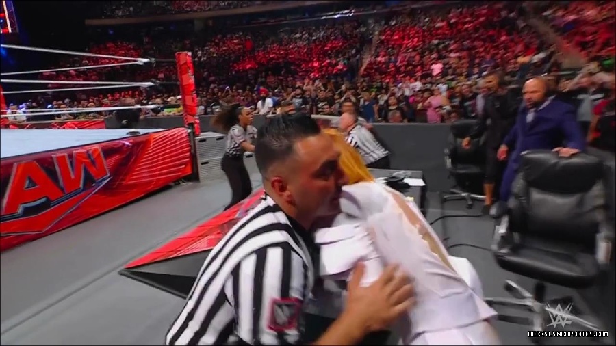WWE_Monday_Night_RAW_2022_07_25_720p_HDTV_x264-Star_mkv_004497450.jpg