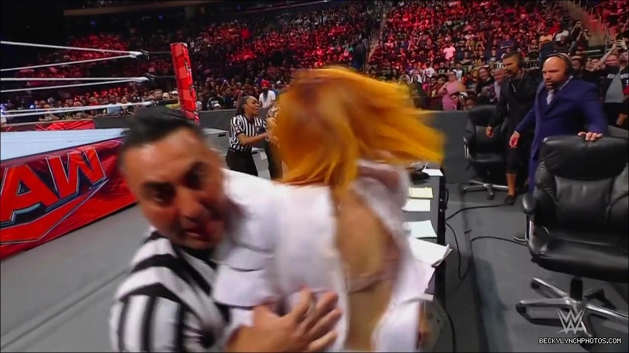 WWE_Monday_Night_RAW_2022_07_25_720p_HDTV_x264-Star_mkv_004497850.jpg