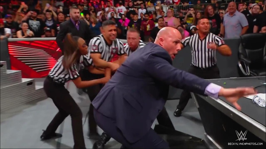 WWE_Monday_Night_RAW_2022_07_25_720p_HDTV_x264-Star_mkv_004499450.jpg