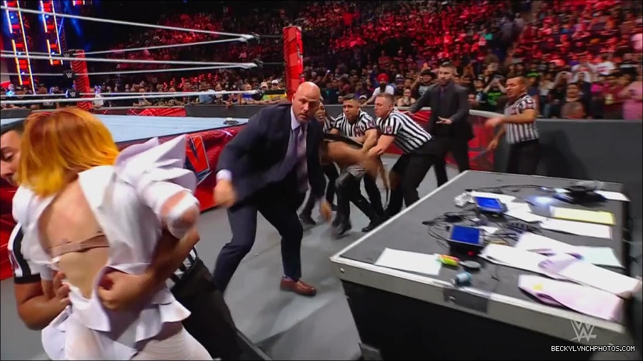 WWE_Monday_Night_RAW_2022_07_25_720p_HDTV_x264-Star_mkv_004500250.jpg