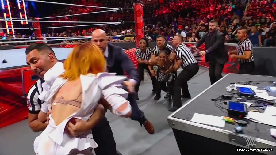 WWE_Monday_Night_RAW_2022_07_25_720p_HDTV_x264-Star_mkv_004500650.jpg