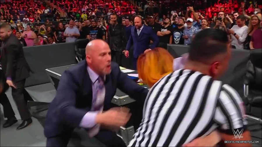 WWE_Monday_Night_RAW_2022_07_25_720p_HDTV_x264-Star_mkv_004501850.jpg