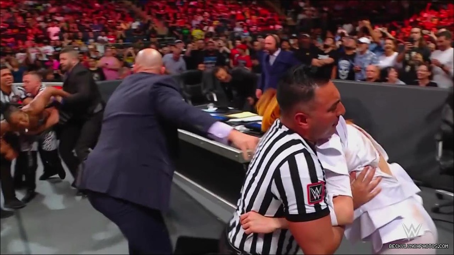 WWE_Monday_Night_RAW_2022_07_25_720p_HDTV_x264-Star_mkv_004503050.jpg
