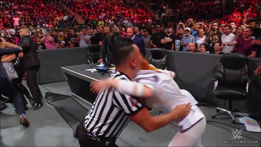 WWE_Monday_Night_RAW_2022_07_25_720p_HDTV_x264-Star_mkv_004504650.jpg