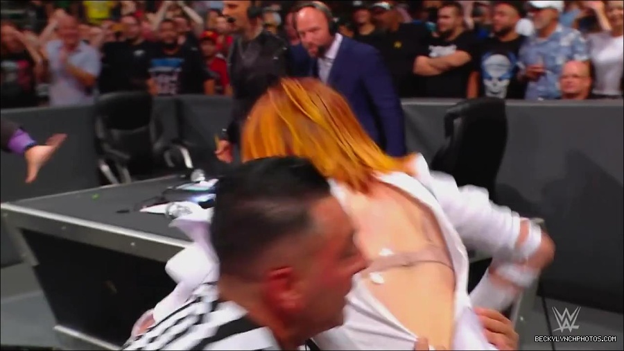 WWE_Monday_Night_RAW_2022_07_25_720p_HDTV_x264-Star_mkv_004507850.jpg