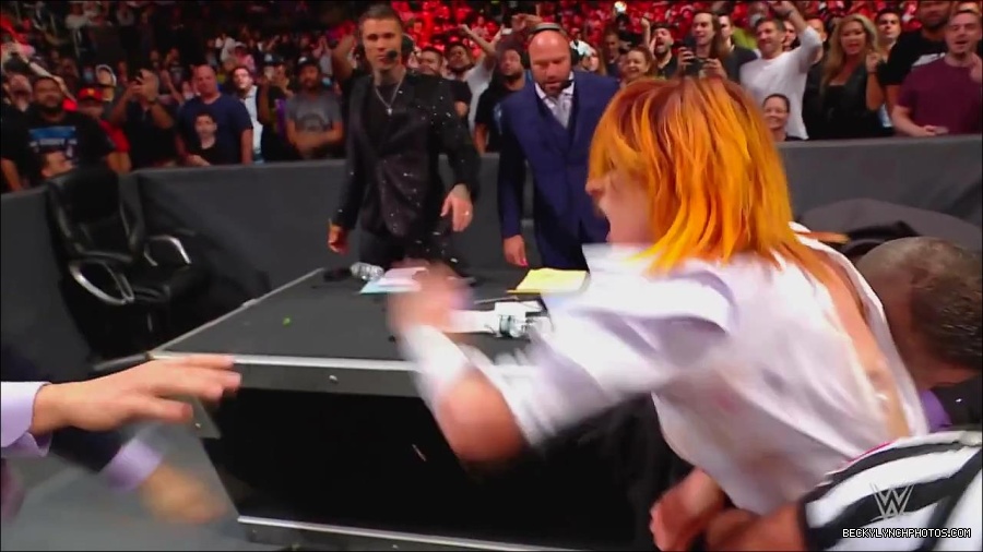 WWE_Monday_Night_RAW_2022_07_25_720p_HDTV_x264-Star_mkv_004510650.jpg