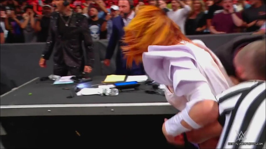 WWE_Monday_Night_RAW_2022_07_25_720p_HDTV_x264-Star_mkv_004513050.jpg