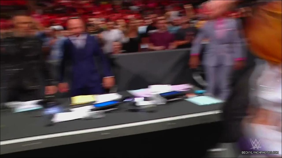 WWE_Monday_Night_RAW_2022_07_25_720p_HDTV_x264-Star_mkv_004514250.jpg