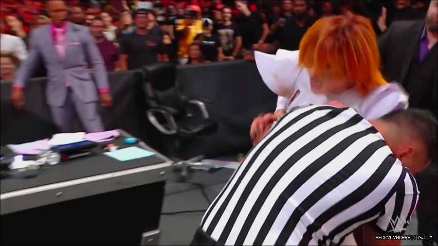 WWE_Monday_Night_RAW_2022_07_25_720p_HDTV_x264-Star_mkv_004517050.jpg