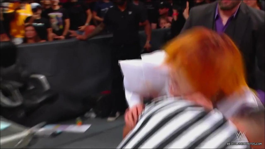 WWE_Monday_Night_RAW_2022_07_25_720p_HDTV_x264-Star_mkv_004517450.jpg