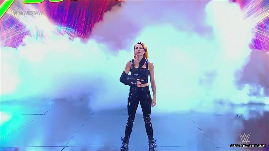 WWE_Monday_Night_Raw_2022_08_01_720p_HDTV_x264-NWCHD_mp4_000074974.jpg