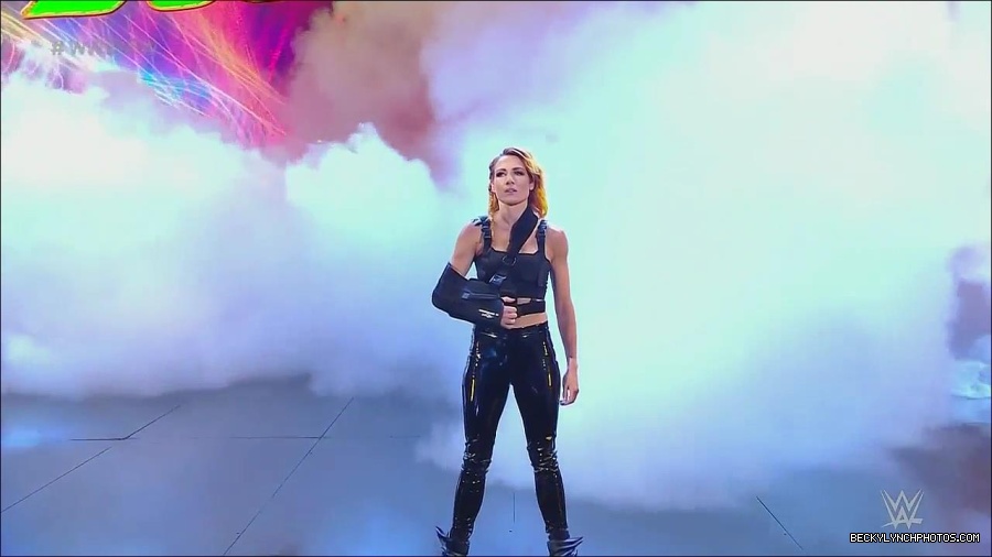 WWE_Monday_Night_Raw_2022_08_01_720p_HDTV_x264-NWCHD_mp4_000075775.jpg